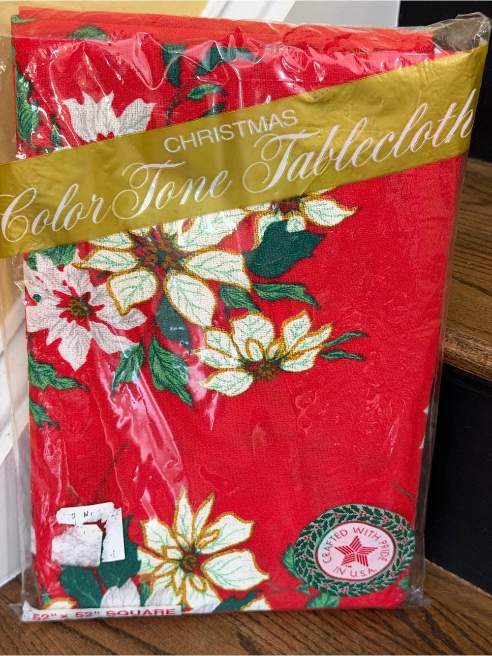 🆕Vintage 1990s Color Tone poinsettia red Christmas tablecloth 52”x52” NOS cotton